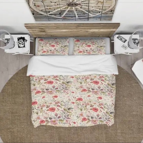 Designart “Vintage Red Pink Flower and Leaves” Queen Duvet - Picture 4 of 6